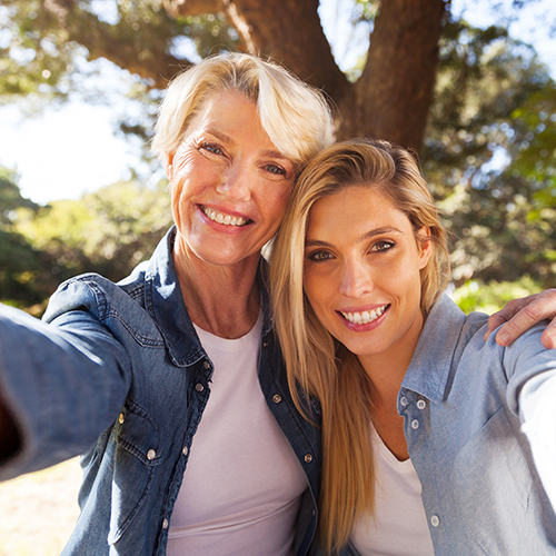 lic-mother-daughter-img